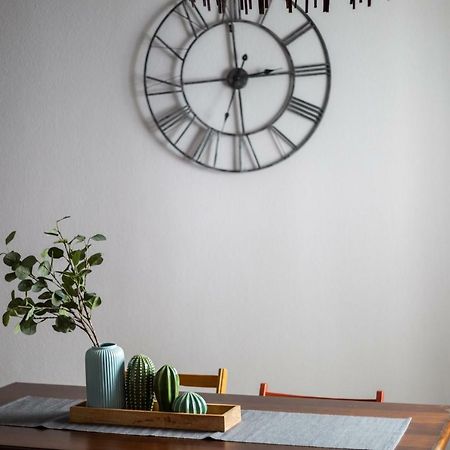 Serva La Bari Shared Apartment Seville Exterior photo