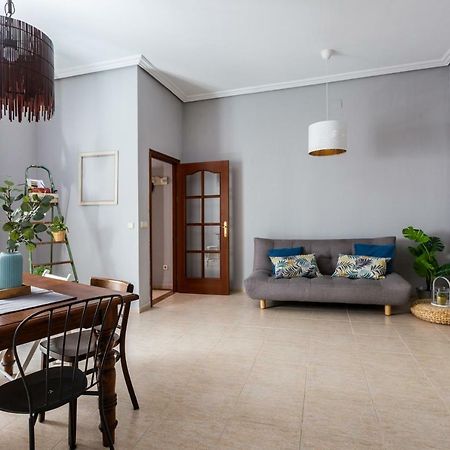Serva La Bari Shared Apartment Seville Exterior photo