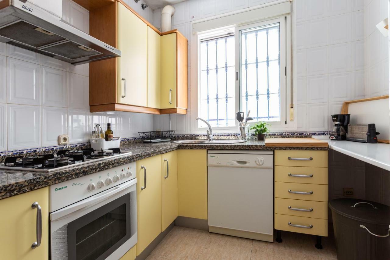 Serva La Bari Shared Apartment Seville Exterior photo