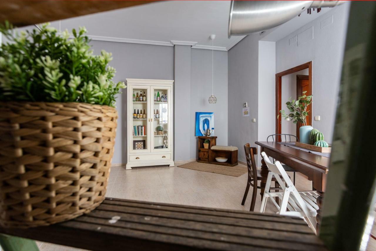 Serva La Bari Shared Apartment Seville Exterior photo