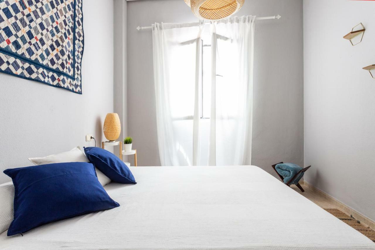 Serva La Bari Shared Apartment Seville Exterior photo
