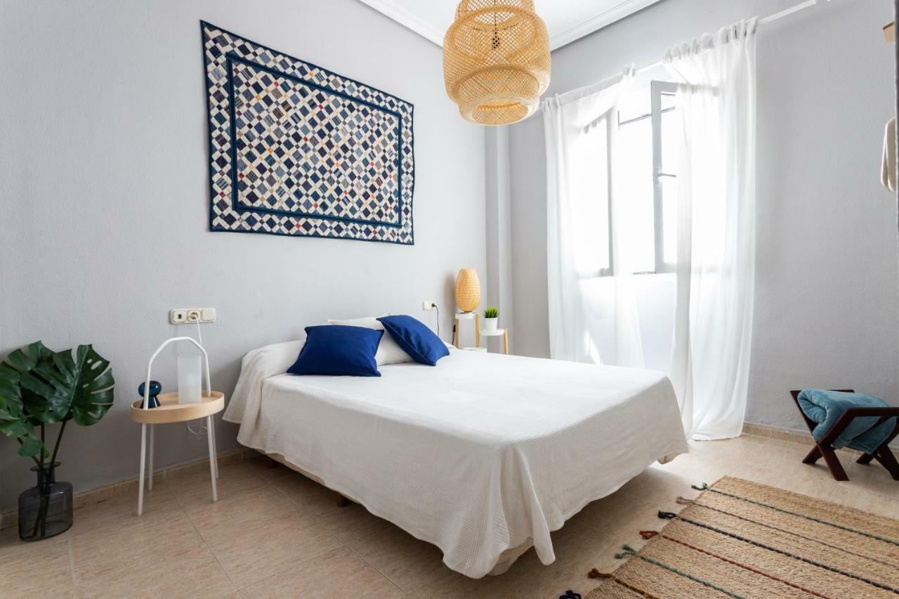 Serva La Bari Shared Apartment Seville Exterior photo