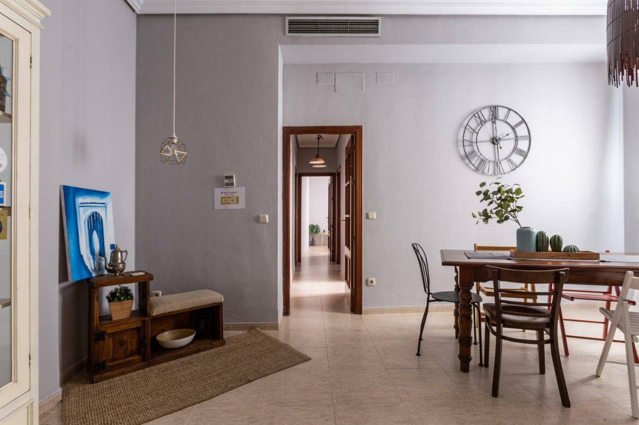 Serva La Bari Shared Apartment Seville Exterior photo