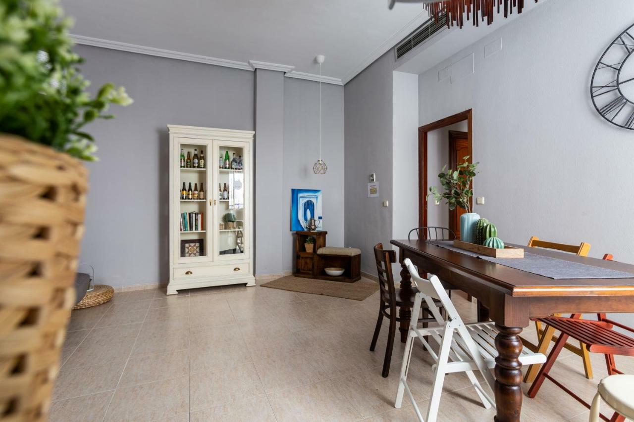 Serva La Bari Shared Apartment Seville Exterior photo