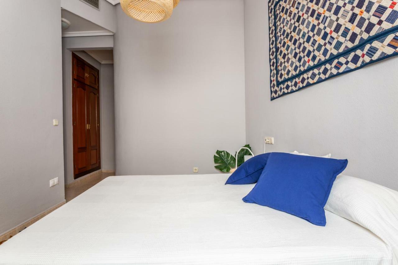 Serva La Bari Shared Apartment Seville Exterior photo