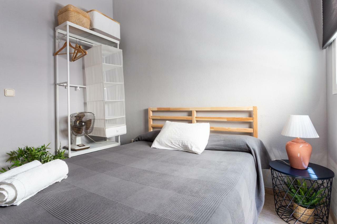 Serva La Bari Shared Apartment Seville Exterior photo