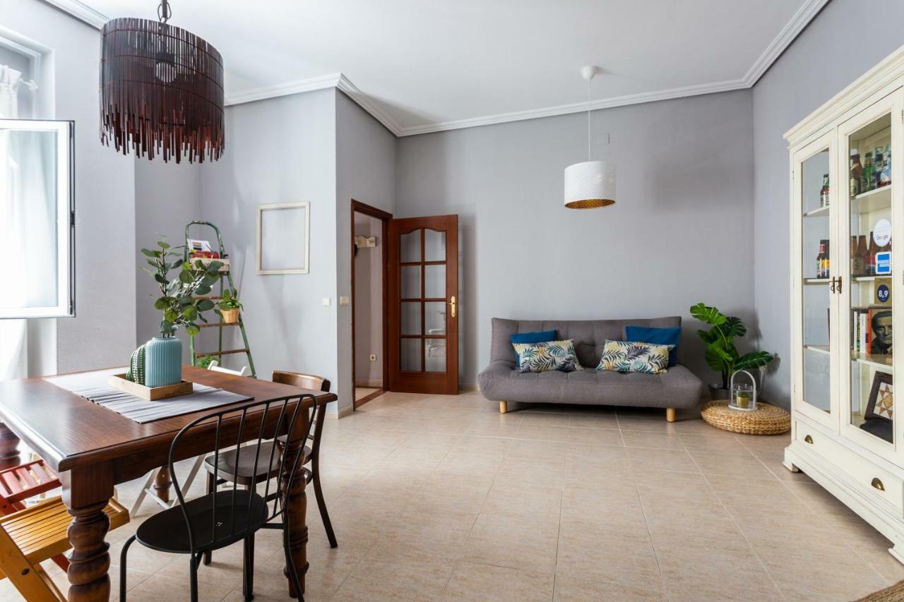 Serva La Bari Shared Apartment Seville Exterior photo
